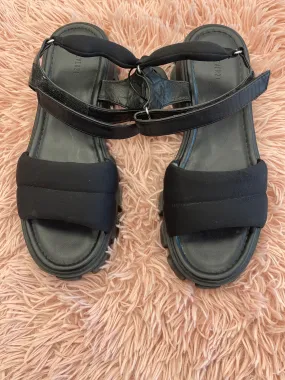 Black Sandals Flats Forever 21, Size 10 Black Sandals Flats Forever 21, Size 10