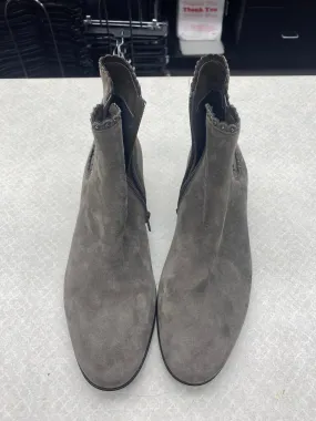 Boots Ankle Flats By Vaneli  Size: 8 Boots Ankle Flats By Vaneli  Size: 8