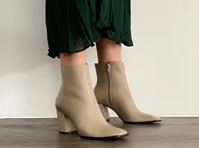 Carrano Berlin available in 2 colours Carrano Berlin available in 2 colours