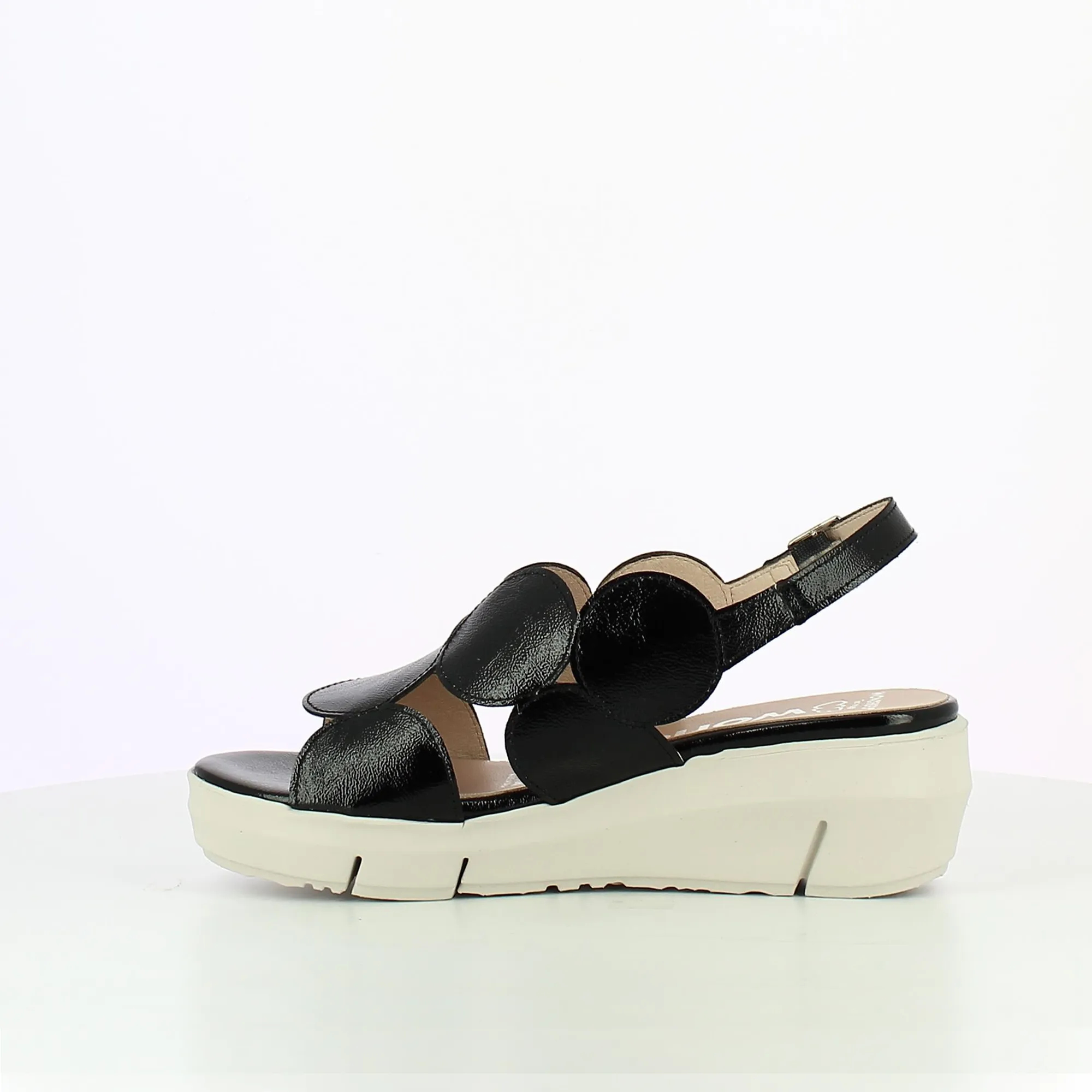 D-8210 - Black