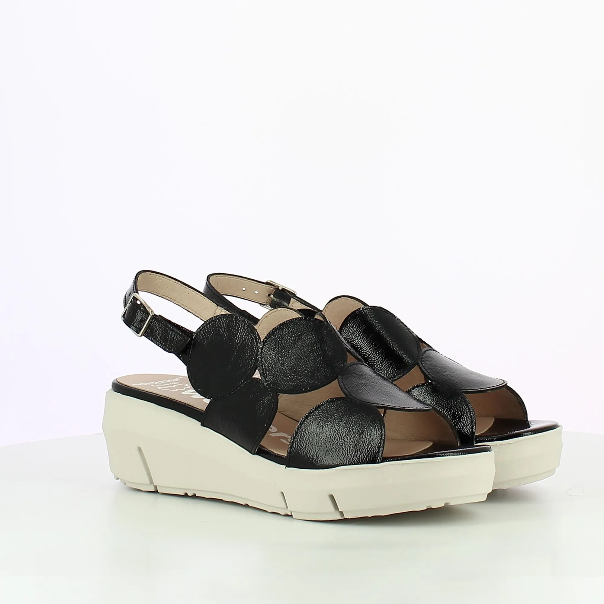 D-8210 - Black