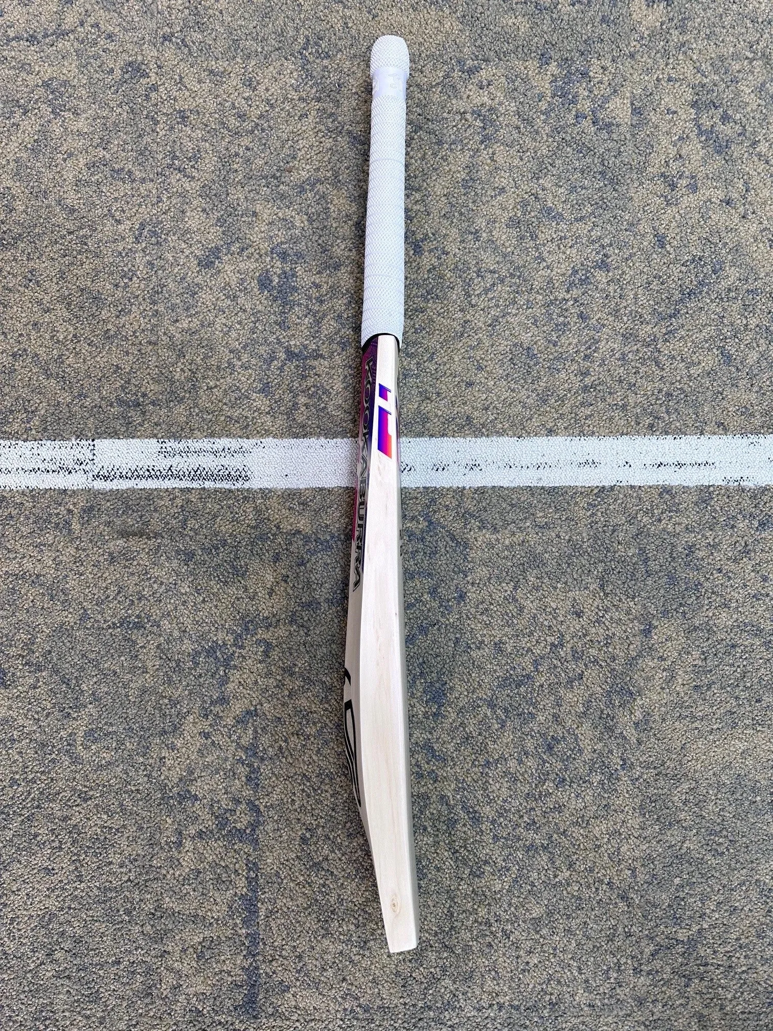 Kookaburra Aura Players Edition Bat