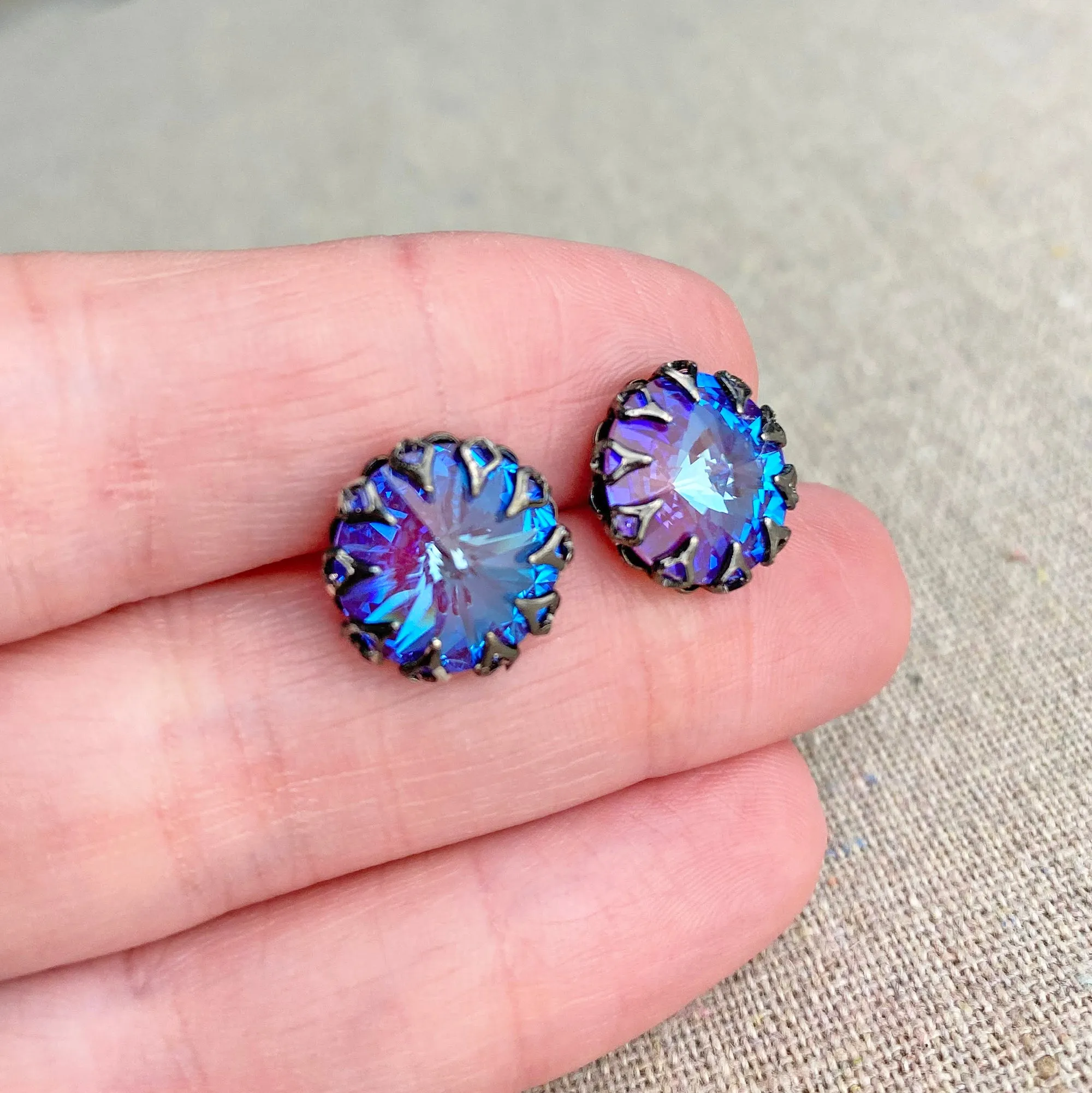 Peak Gothic Crown Post Earrings • 12mm