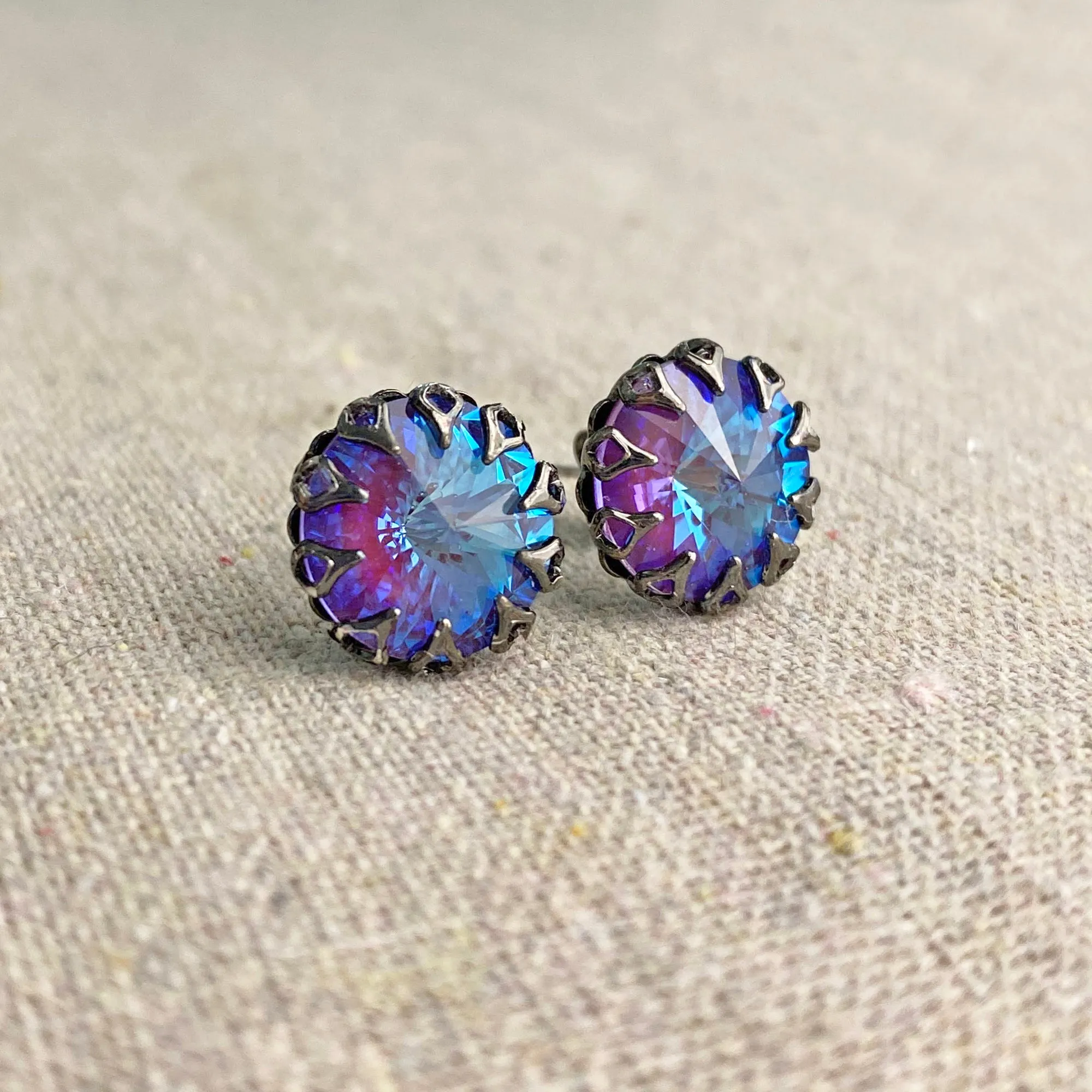 Peak Gothic Crown Post Earrings • 12mm