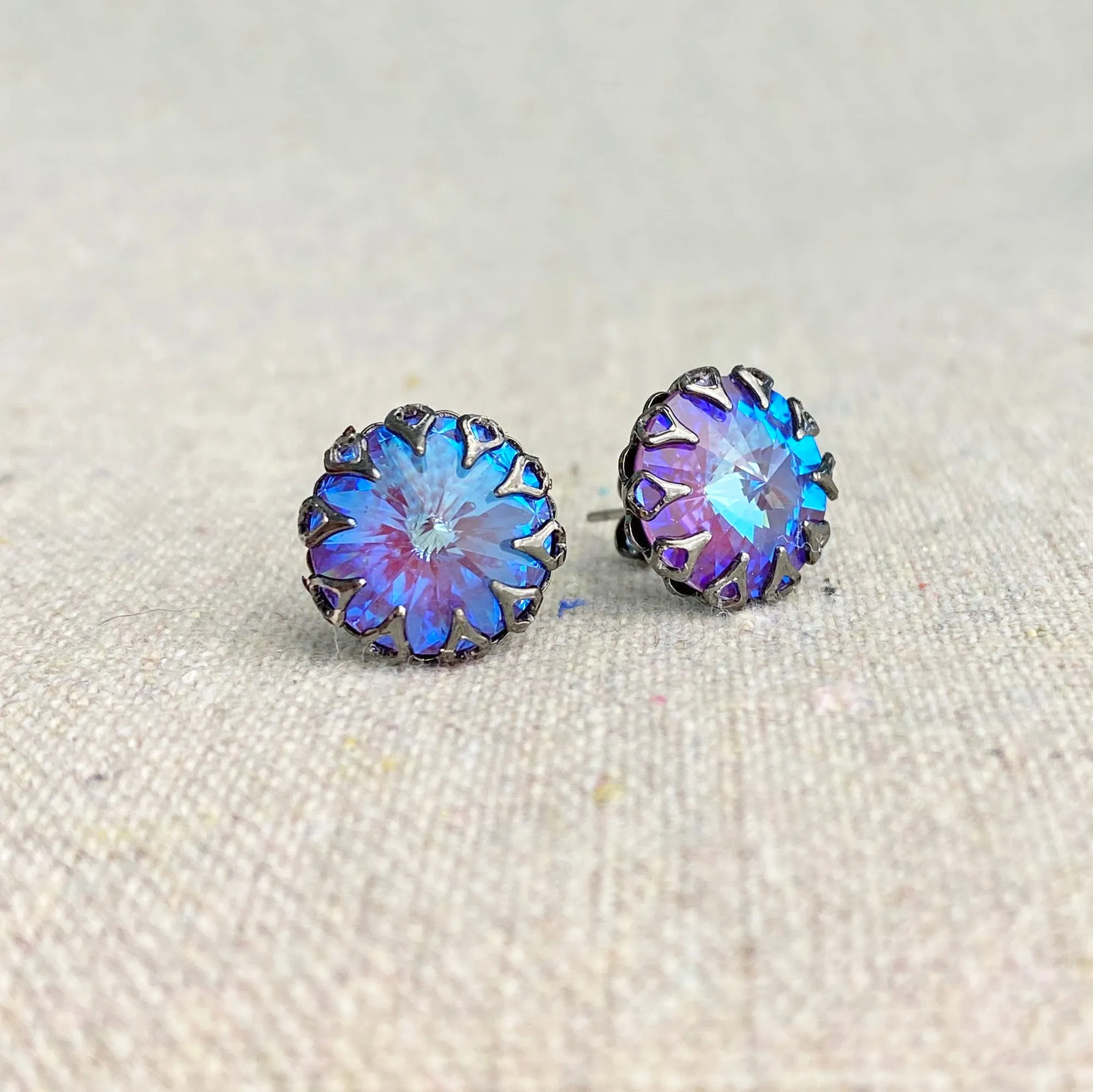 Peak Gothic Crown Post Earrings • 12mm