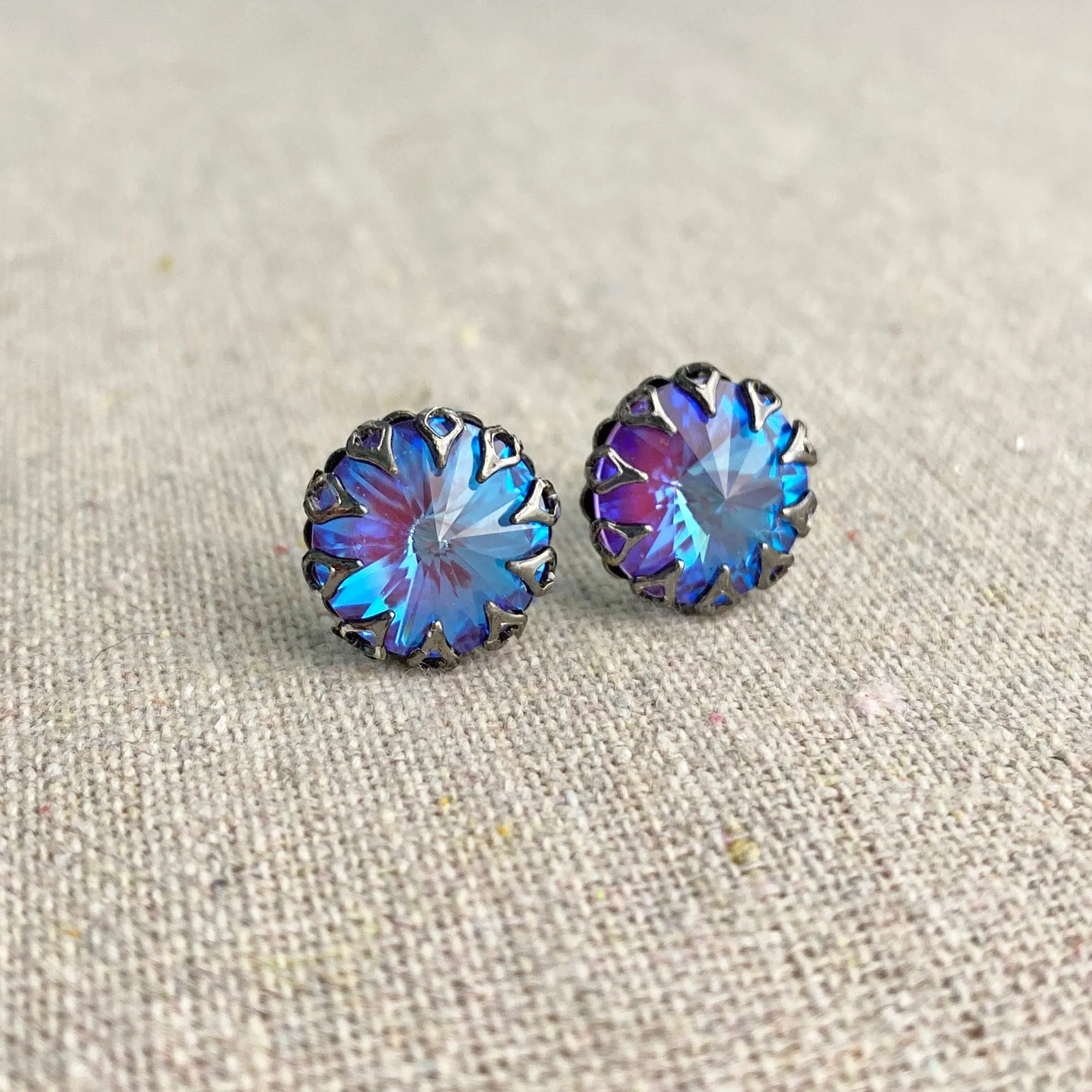 Peak Gothic Crown Post Earrings • 12mm